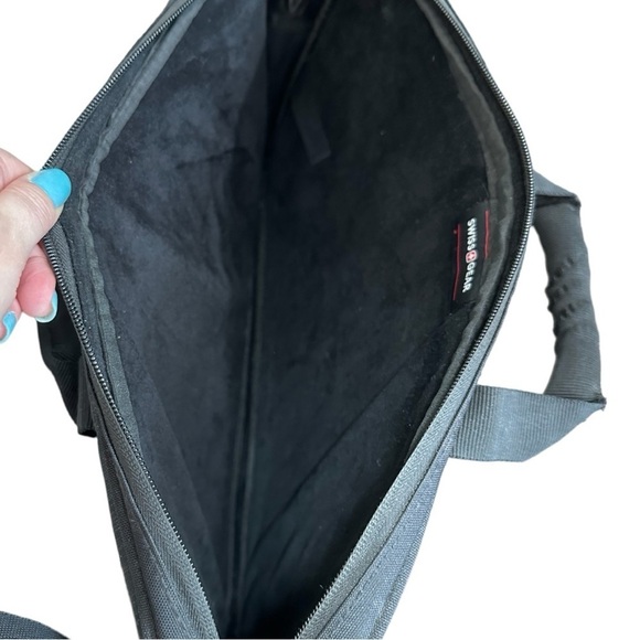 Swiss Gear- Wenger Mainframe 16" Laptop Briefcase/ Laptop Bag - Picture 5 of 7